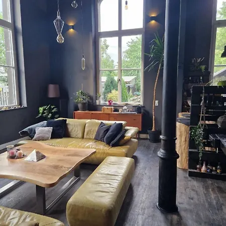 Bahnhofsromantik Trifft Luxus - Alter Bahnhof Von Apartment