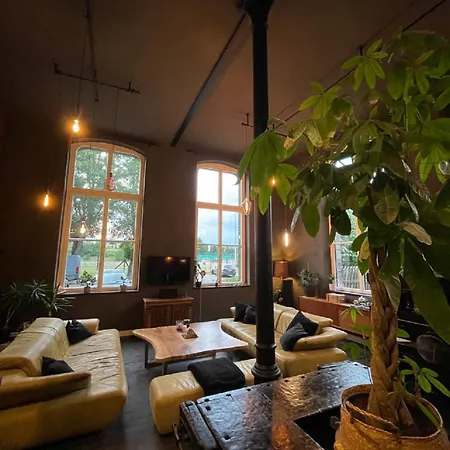 Bahnhofsromantik Trifft Luxus - Alter Bahnhof Von Apartment