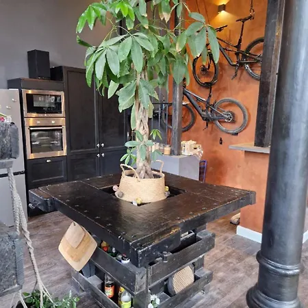 Bahnhofsromantik Trifft Luxus - Alter Bahnhof Von Kruft