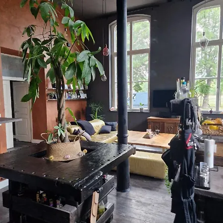 Bahnhofsromantik Trifft Luxus - Alter Bahnhof Von Apartment