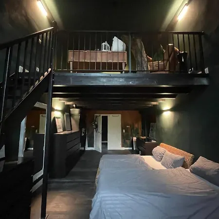 Bahnhofsromantik Trifft Luxus - Alter Bahnhof Von Apartment