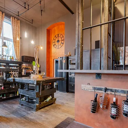 Bahnhofsromantik Trifft Luxus - Alter Bahnhof Von Apartment Kruft