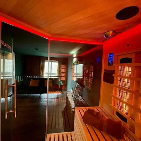 Bahnhofsromantik Trifft Luxus - Alter Bahnhof Von Apartment Kruft