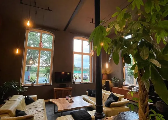 Bahnhofsromantik Trifft Luxus - Alter Bahnhof Von דירה