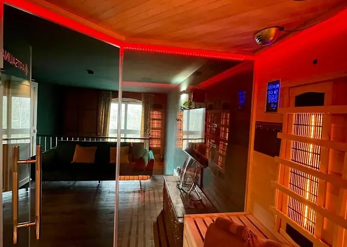 Bahnhofsromantik Trifft Luxus - Alter Bahnhof Von דירה Kruft